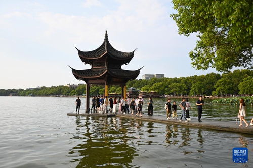 活力中國調(diào)研行 杭州西湖游人多